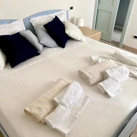 A Due Passi Dal Mare 度假居 维亚雷焦