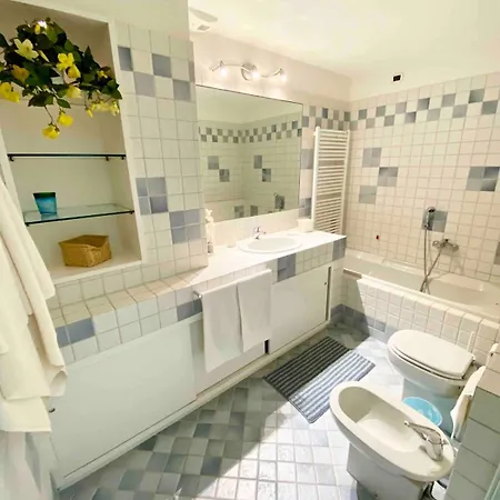 A Due Passi Dal Mare 维亚雷焦