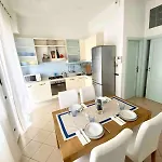 A Due Passi Dal Mare * فياريجيو