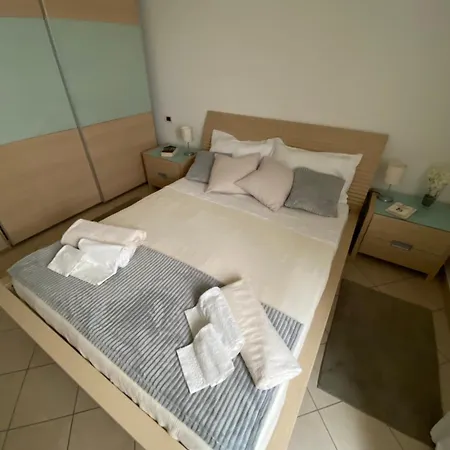 A Due Passi Dal Mare Дом отдыха Виареджо